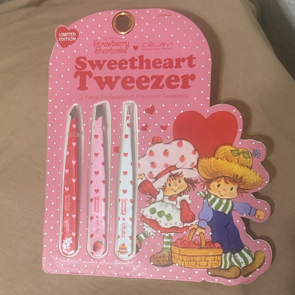 Strawberry Shortcake Sweetheart Tweezer Set — Pink